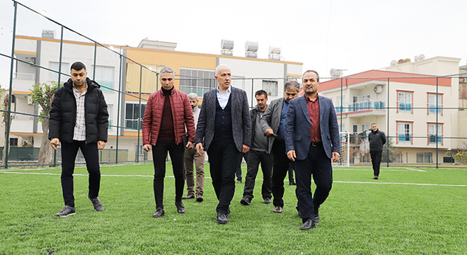 Madımak Parkı içindeki halı saha yenilendi