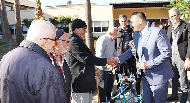 Başkan Yılmaz, Huzurevi sakinlerinin yeni yılını kutladı